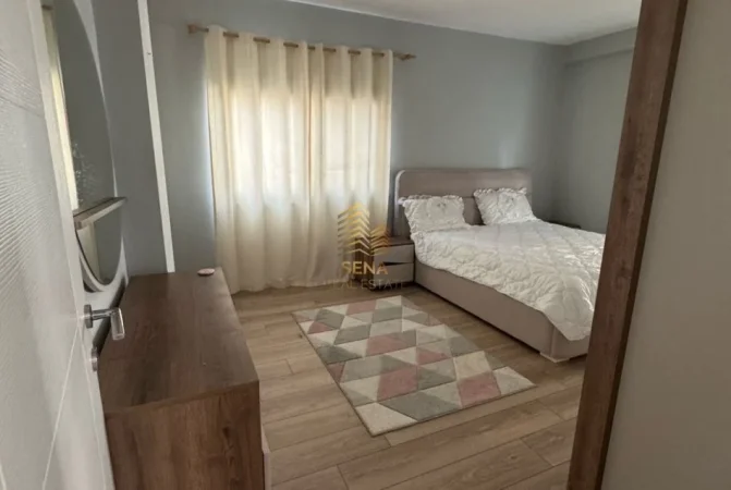 Tirane, jepet me qera apartament 2+1+Ballkon Kati 4, 100 m² 480 € (Fresk)