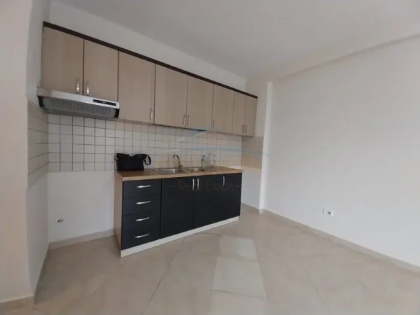 Tirane, jepet me qera apartament 2+1 Kati 4, 76 m² 400 € (don bosko)