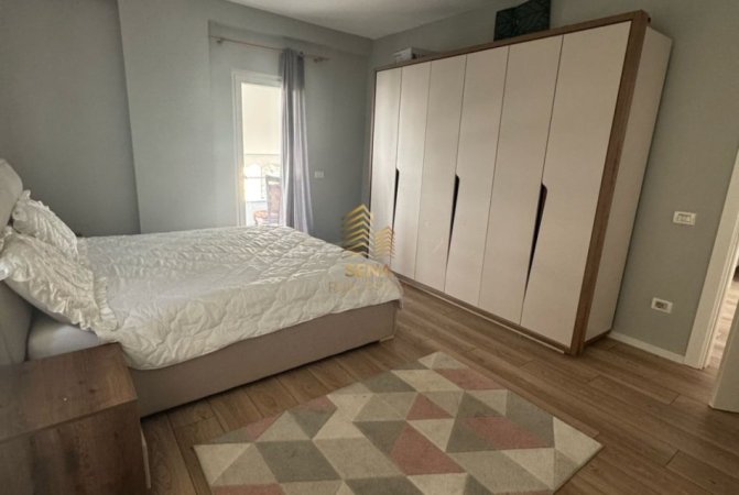 Tirane, jepet me qera apartament 2+1+Ballkon Kati 4, 100 m² 480 € (Fresk)
