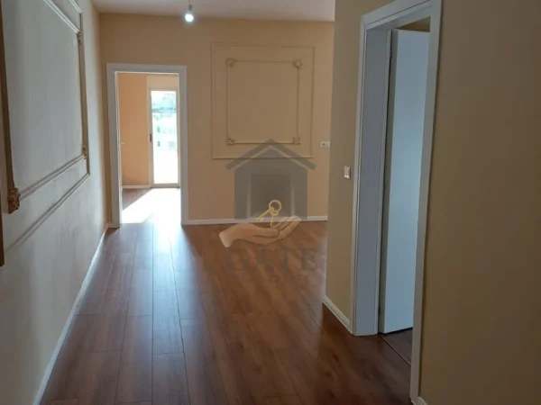 Durres, shitet apartament 2+1+Ballkon Kati 9, 105 m² 140.000 € (Drejtoria e Policis)