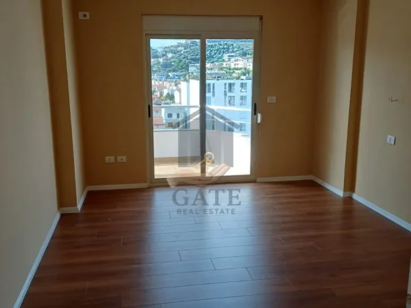 Durres, shitet apartament 2+1+Ballkon Kati 9, 105 m² 140.000 € (Drejtoria e Policis)