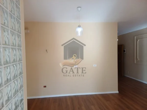 Durres, shitet apartament 2+1+Ballkon Kati 9, 105 m² 140.000 € (Drejtoria e Policis)