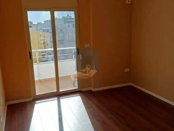 Durres, shitet apartament 2+1+Ballkon Kati 9, 105 m² 140.000 € (Drejtoria e Policis)
