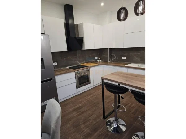 Tirane, jepet me qera apartament 2+1 Kati 1, 110 m² 550 € (Astir)