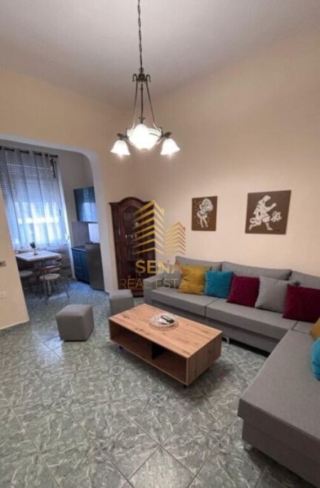 Tirane, jepet me qera apartament 2+1 Kati 3, 80 m² 500 € (Rruga e Dibres)