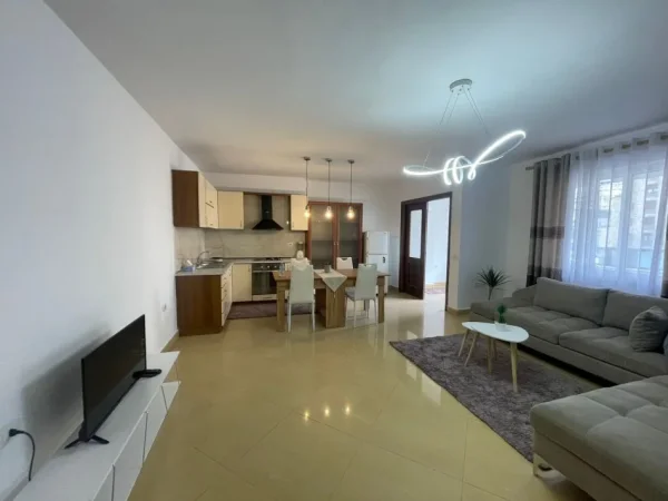 Tirane, jepet me qera apartament 2+1 Kati 4, 100 m² 750 € (Qender)