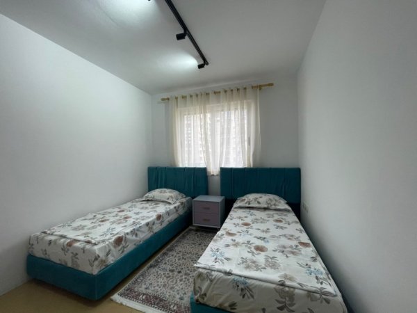 Tirane, jepet me qera apartament 2+1 Kati 4, 100 m² 750 € (Qender)