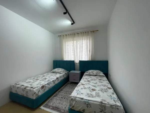 Tirane, jepet me qera apartament 2+1 Kati 4, 100 m² 750 € (Qender)