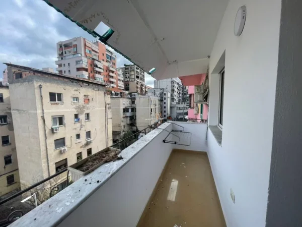 Tirane, jepet me qera apartament 2+1 Kati 4, 100 m² 750 € (Qender)