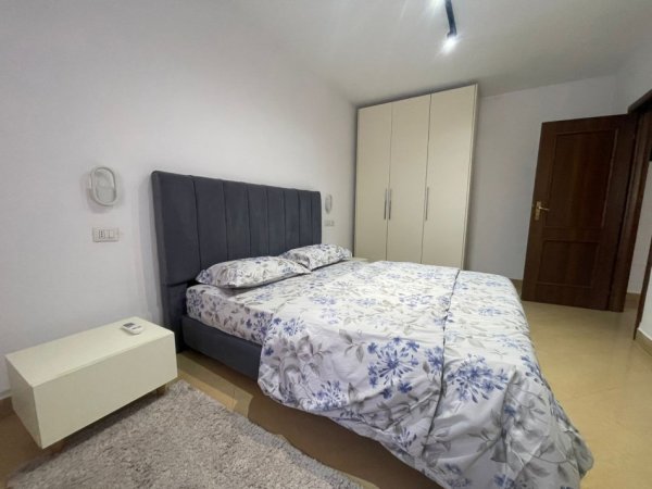 Tirane, jepet me qera apartament 2+1 Kati 4, 100 m² 750 € (Qender)