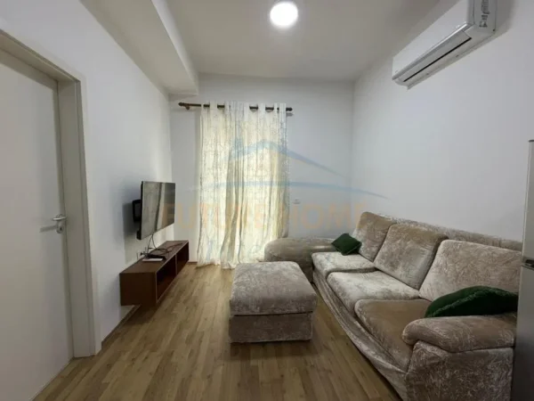 Tirane, jepet me qera apartament 1+1 , 49 m² 400 € (Kompleksi Mangalem 21, Tiranë.)