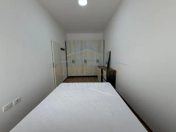 Tirane, jepet me qera apartament 1+1 , 49 m² 400 € (Kompleksi Mangalem 21, Tiranë.)