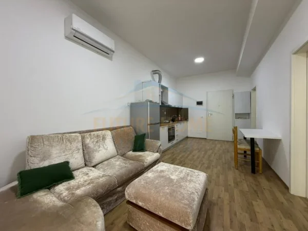Tirane, jepet me qera apartament 1+1 , 49 m² 400 € (Kompleksi Mangalem 21, Tiranë.)