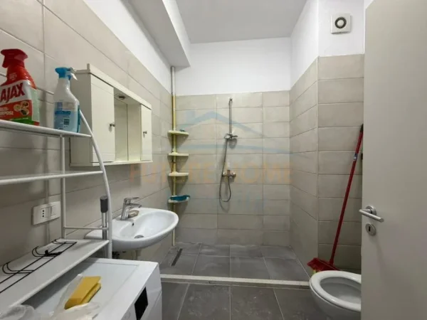 Tirane, jepet me qera apartament 1+1 , 49 m² 400 € (Kompleksi Mangalem 21, Tiranë.)