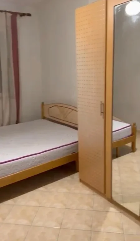 Tirane, jepet me qera apartament 1+1+Ballkon Kati 5, 70 m² 400 €