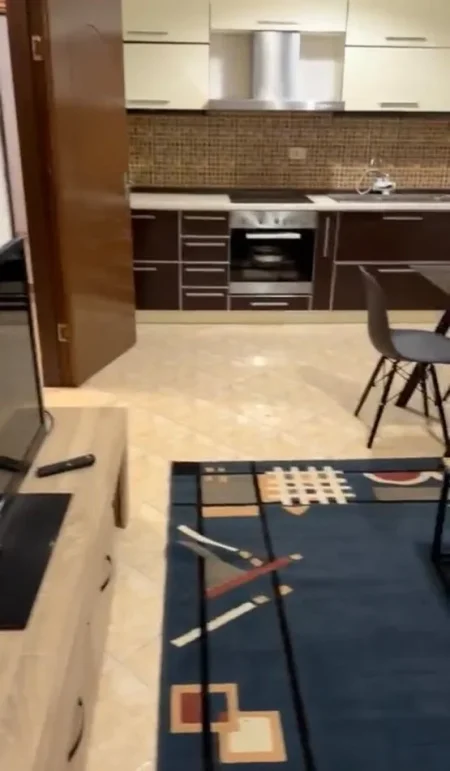 Tirane, jepet me qera apartament 1+1+Ballkon Kati 5, 70 m² 400 €