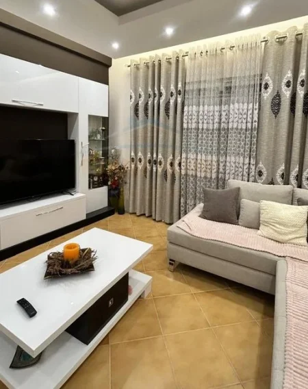 Qera,Apartament 2+1, Fresk, Tirane