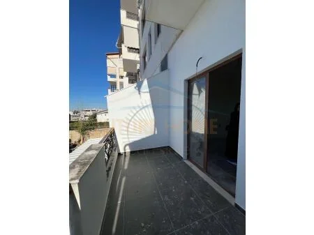 Tirane, shitet apartament 2+1 Kati 1, 106 m² 132.500 € (Rruga e Dajtit)