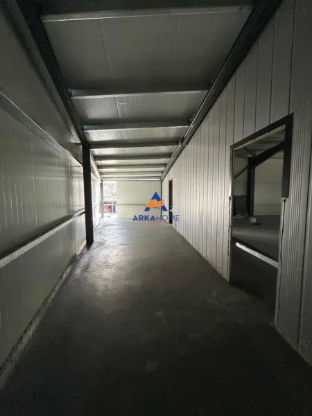Tirane, jepet me qera magazine Kati 0, 3.000 m² 20.000 € 