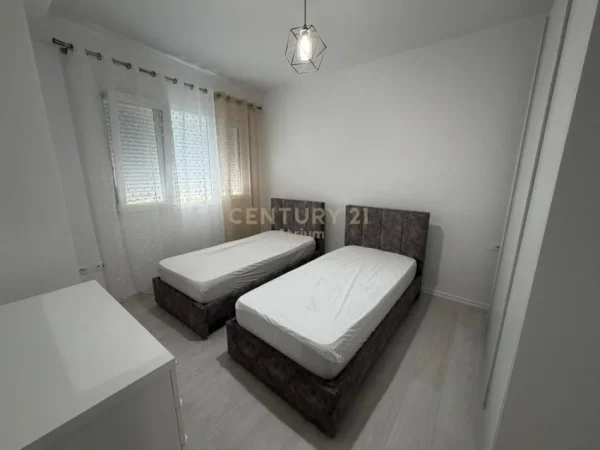 Tirane, jap me qera apartament 2+1 Kati 2, 104 m² 650 € (Unaza e Re)