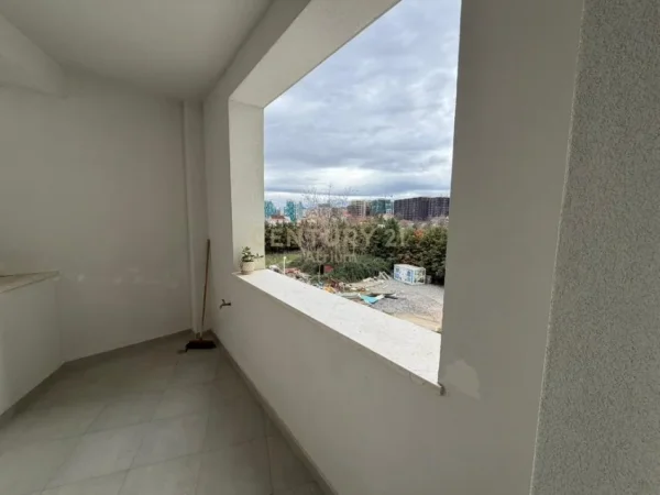 Tirane, jap me qera apartament 2+1 Kati 2, 104 m² 650 € (Unaza e Re)