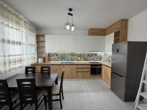 Tirane, jap me qera apartament 2+1 Kati 2, 104 m² 650 € (Unaza e Re)