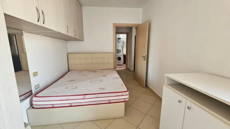 Tirane, jepet me qera apartament 1+1 Kati 8, 65 m² 350€