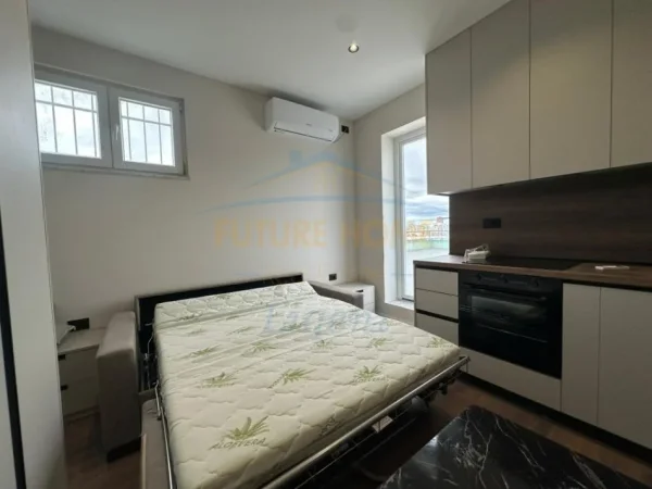 Tirane, jepet me qera apartament 1+1 Kati 10, 27 m² 600 € (sheshi wilson)