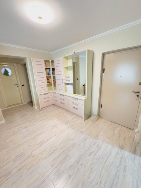 Tirane, jepet me qera apartament 2+1 Kati 3, 76 m² 900 € (Qender , Bulevardi Zogu i 1)