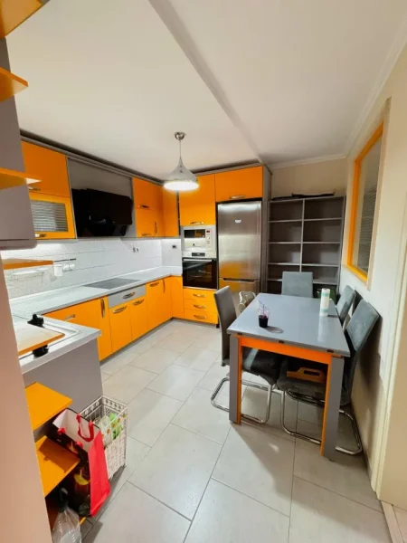 Tirane, jepet me qera apartament 2+1 Kati 3, 76 m² 900 € (Qender , Bulevardi Zogu i 1)