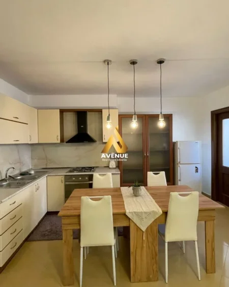 Tirane, jepet me qera apartament 2+1 Kati 4, 83 m² 750 €