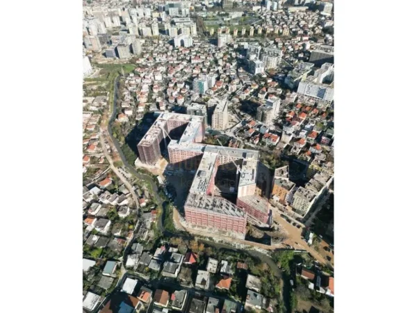 Tirane, shitet apartament 4+1+Aneks+Ballkon Kati 8, 240 m² 468.000 € (Ish Parku i Autobusave)