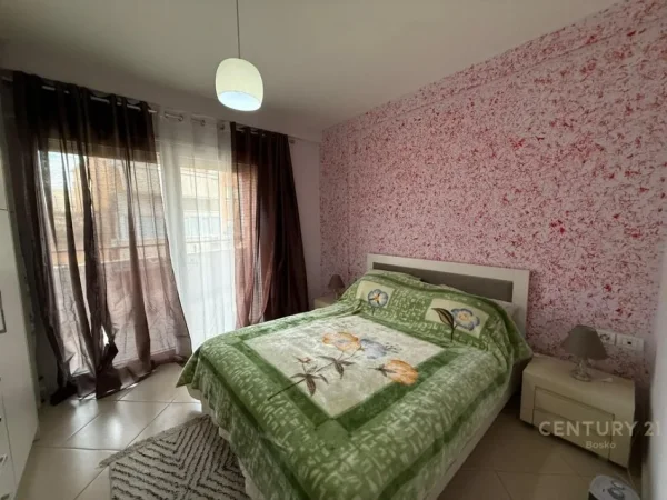 Tirane, jap me qera apartament 1+1 Kati 3, 84 m² 600 € (Komuna e Parisit)