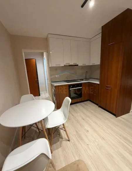 Tirane, jepet me qera apartament 1+1 Kati 1, 70 m² 500 € (oxhaku)