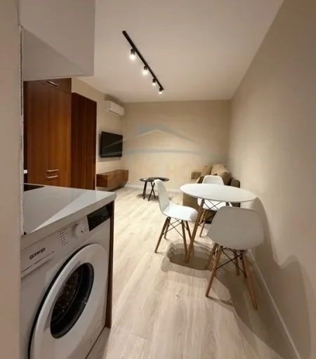 Tirane, jepet me qera apartament 1+1 Kati 1, 70 m² 500 € (oxhaku)