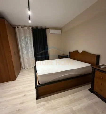 Tirane, jepet me qera apartament 1+1 Kati 1, 70 m² 500 € (oxhaku)
