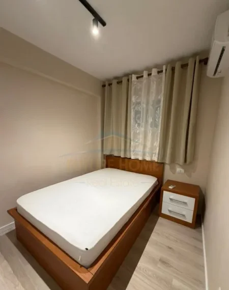 Tirane, jepet me qera apartament 1+1 Kati 1, 70 m² 500 € (oxhaku)