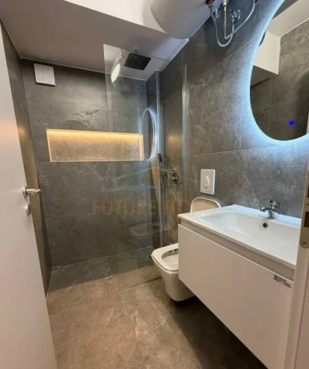 Tirane, jepet me qera apartament 1+1 Kati 1, 70 m² 500 € (oxhaku)