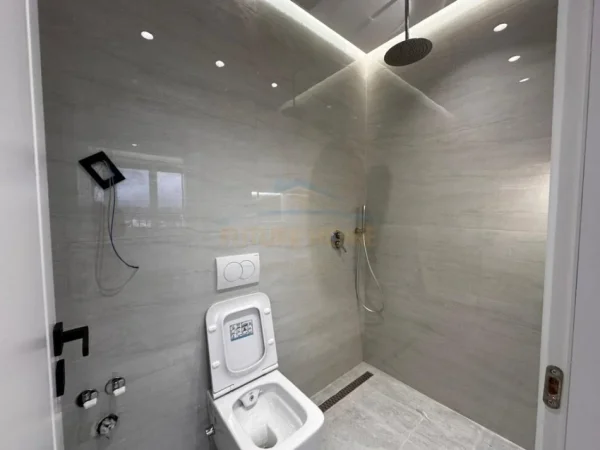 Qira, Apartament 2+1+2, Komuna e Parisit, Tirane 700 Euro