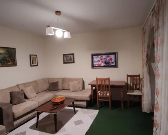 Tirane, jepet me qera apartament 1+1+Aneks+Ballkon Kati 0, 60 m² 300 € (medreseja , tregu industrial)