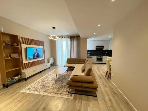 Tirane, jepet me qera apartament 2+1 Kati 8, 110 m² 800 € (Ish Parku.)