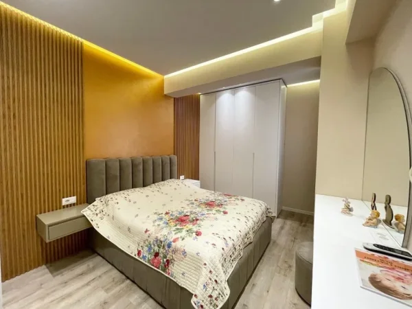 Tirane, jepet me qera apartament 2+1 Kati 8, 110 m² 800 € (Ish Parku.)