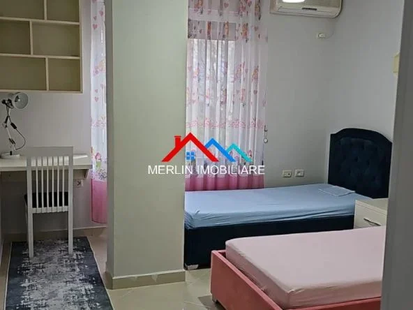 Tirane, jepet me qera apartament 2+1+Ballkon Kati 2, 89 m² 600 € (RRUGA RRAPO HEKALI,KODRA E DIELLIT)