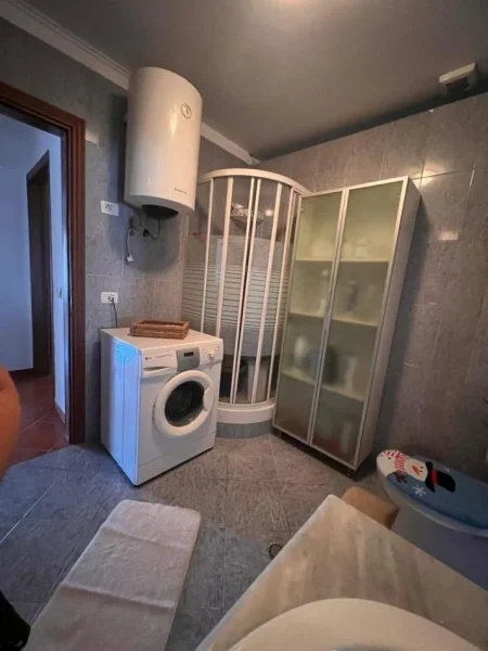 Tirane, jepet me qera apartament 2+1+Ballkon Kati 10, 120 m² 700 € (21 Dhjetori)