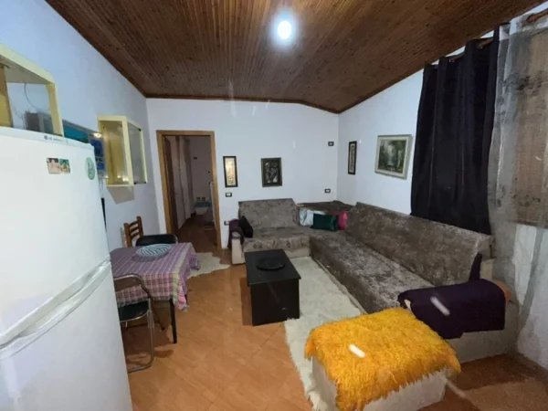 Tirane, jepet me qera apartament 2+1 Kati 2, 78 m² 500 € (Shkolla e Baletit /Rruga Petro Nini Luarasi)
