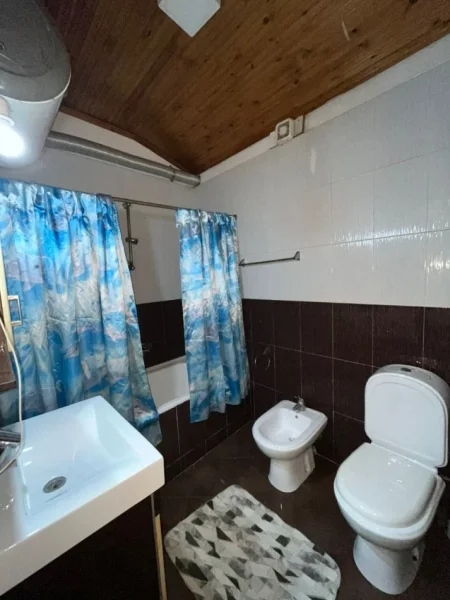 Tirane, jepet me qera apartament 2+1 Kati 2, 78 m² 500 € (Shkolla e Baletit /Rruga Petro Nini Luarasi)