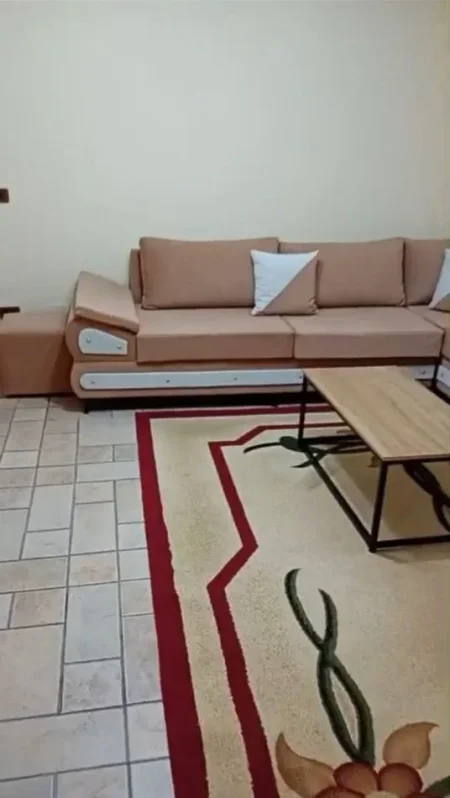 Tirane, jepet me qera apartament 2+1+Ballkon Kati 3, 85 m² 520€ (Xhamllik/Rr.Xhanfize Keko)