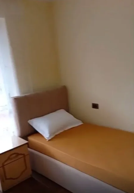 Tirane, jepet me qera apartament 2+1+Ballkon Kati 3, 85 m² 520€ (Xhamllik/Rr.Xhanfize Keko)