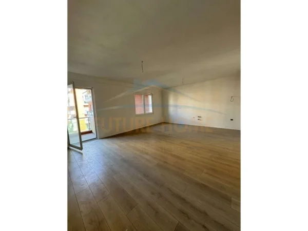 Qera, Apartament 2+1+Post Parkimi, Unaza e Re. 600 €, UNA44652