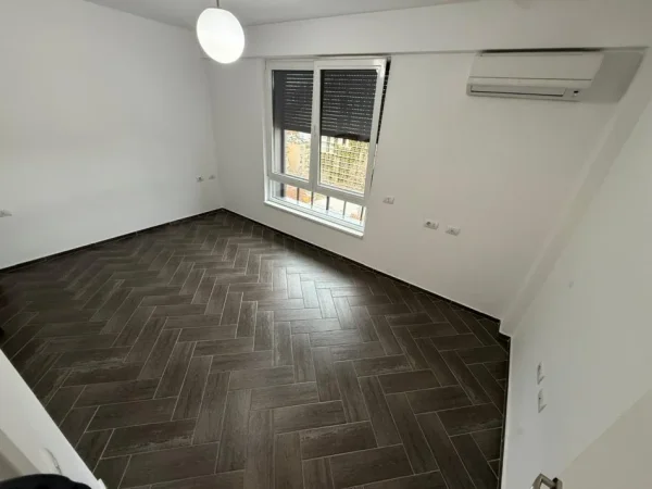 Tirane, jepet me qera zyre Kati 9, 64 m² 800 € (MYSLYM SHYRI)